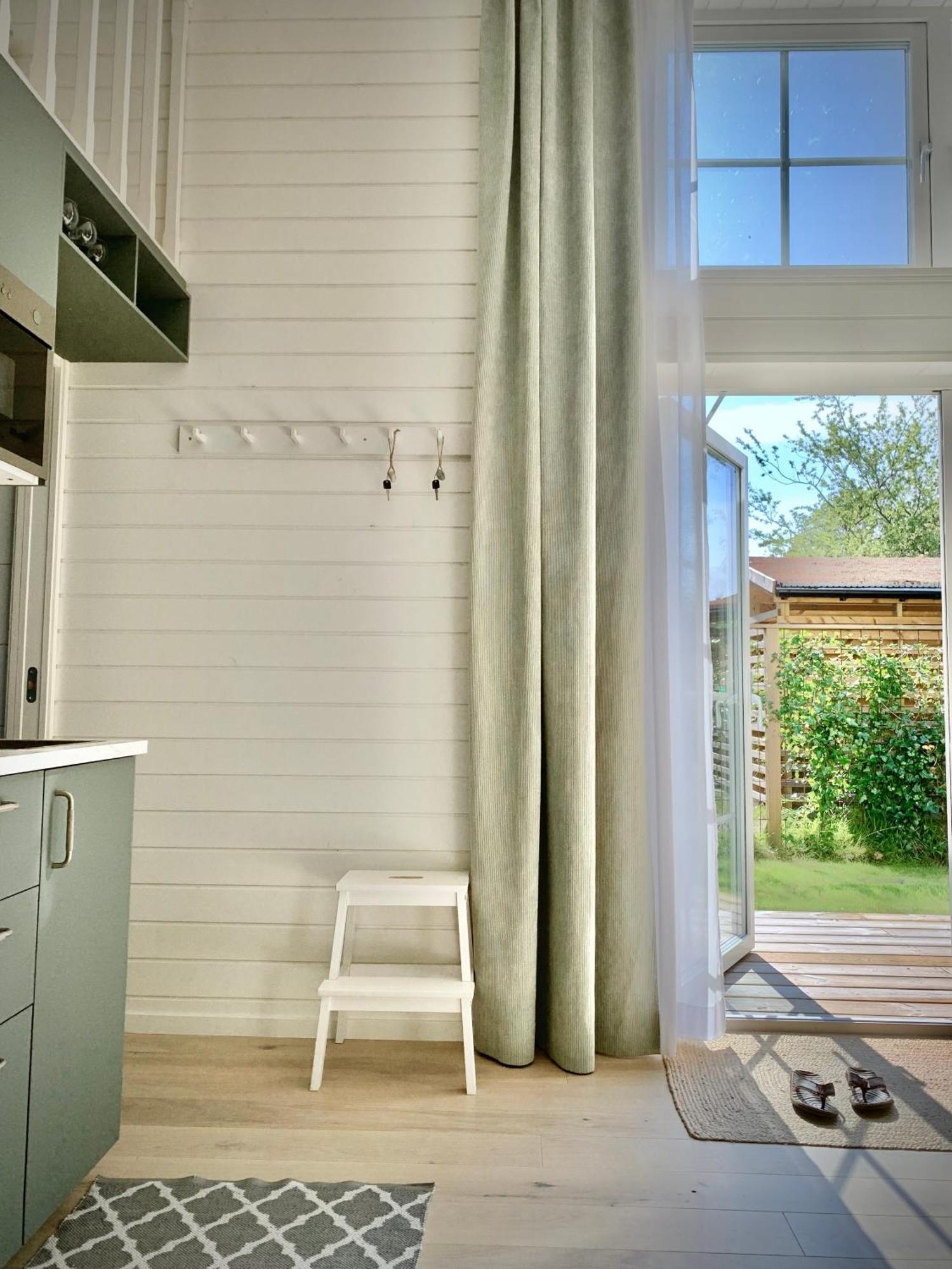 Strandnaera, Pergola, P-Plats I Hoellviken Exterior photo